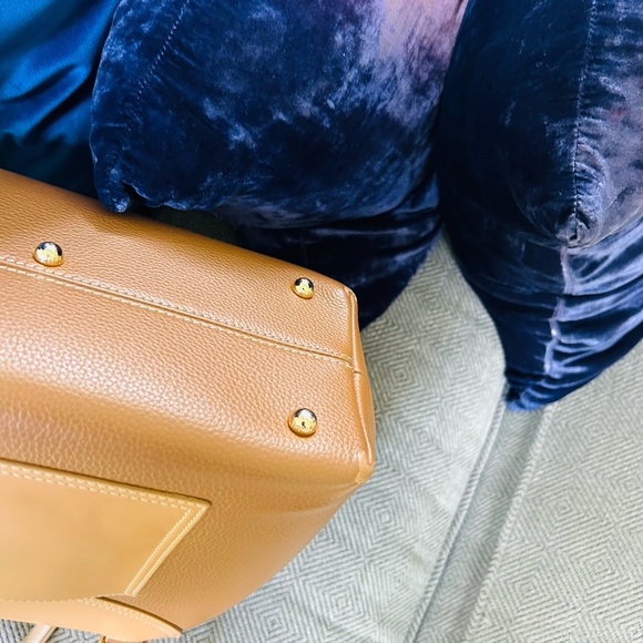 Polène’s first design, the “Numéro Un”, classic camel color - Picture 7 of 9